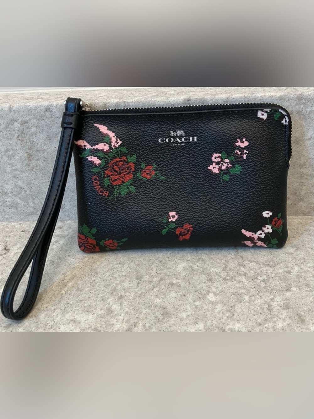 COACH FLORAL WRISTLET